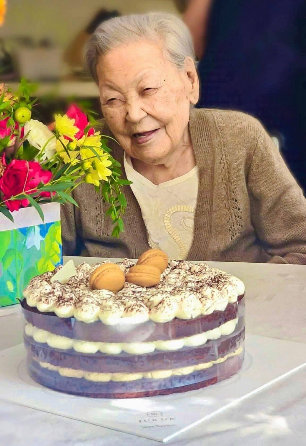 Народная артистка и Герой труда Лувсанжамцын Цогзолмаа отметила 102-летие