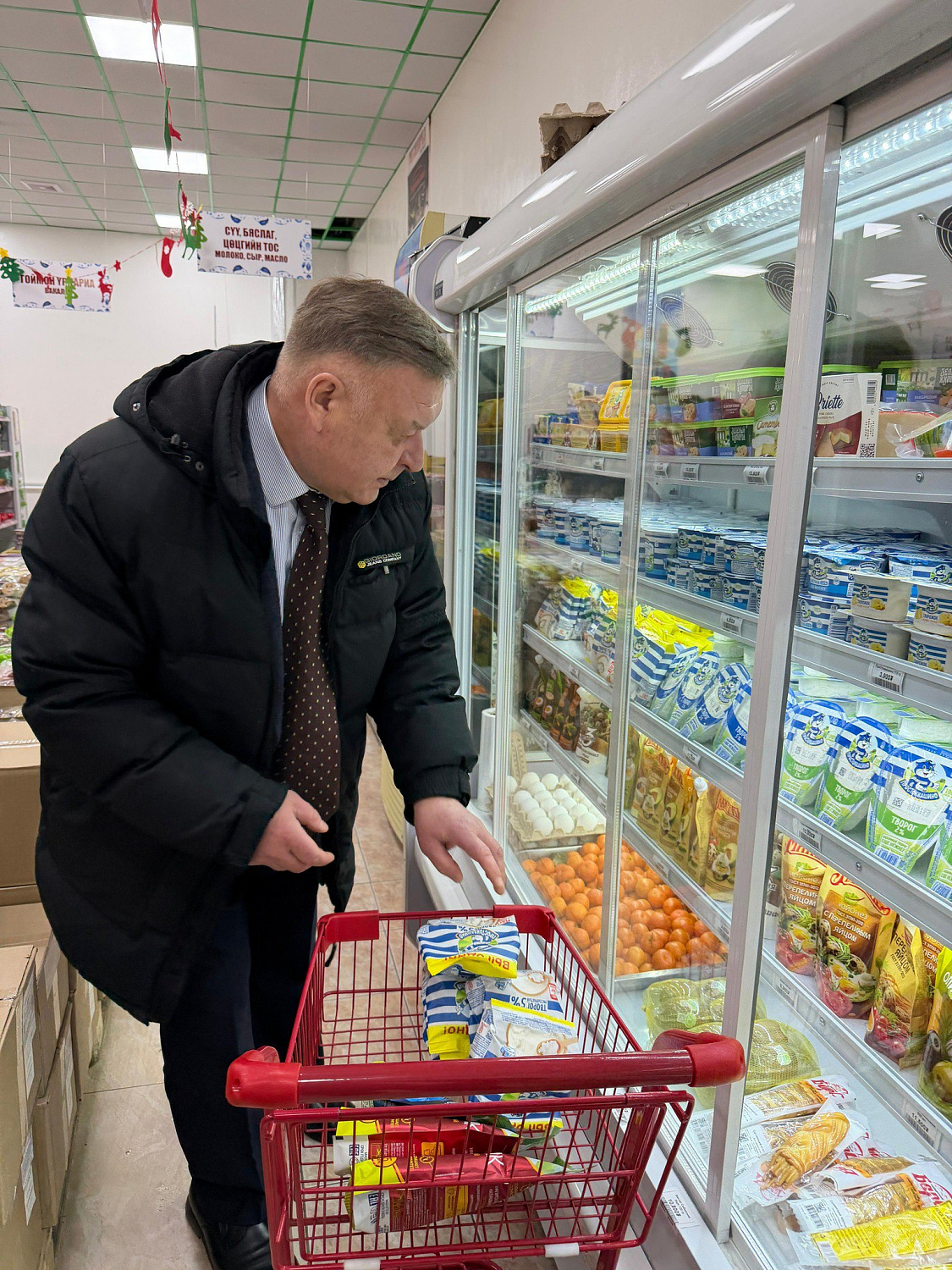 Посол России в Монголии А.Н. Евсиков посетил магазин «Россияночка» в Улан-Баторе 